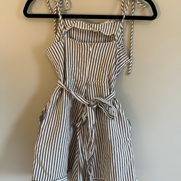 Harper & Me Striped Romper - Picture 4 of 7